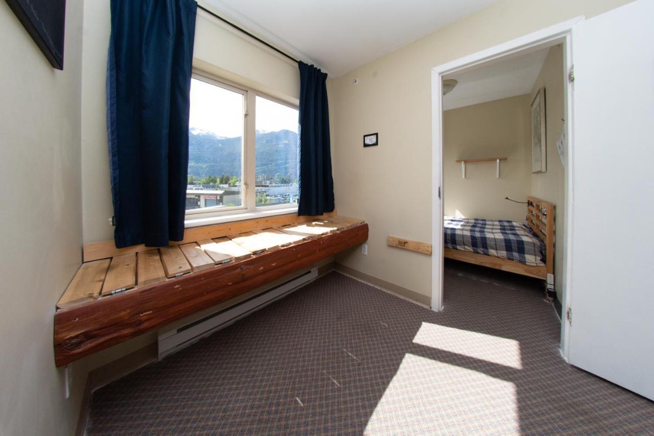 Squamish Adventure Inn Exterior photo